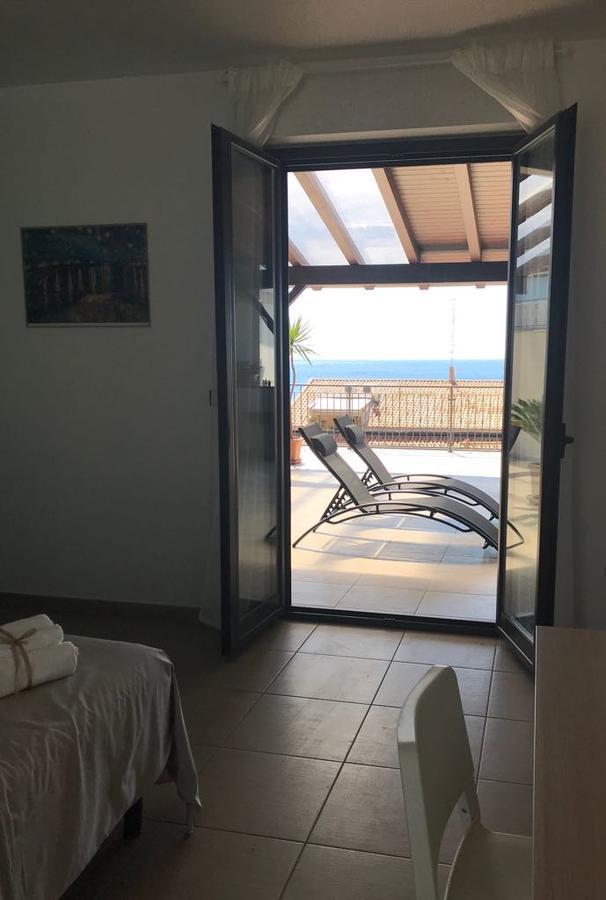 Appartamento Gambero Beach 圣泰雷萨迪里瓦 外观 照片