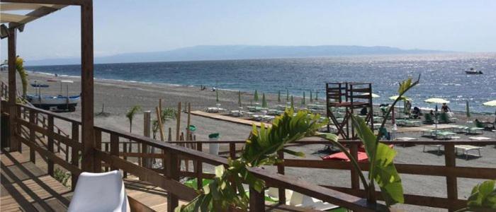 Appartamento Gambero Beach 圣泰雷萨迪里瓦 外观 照片