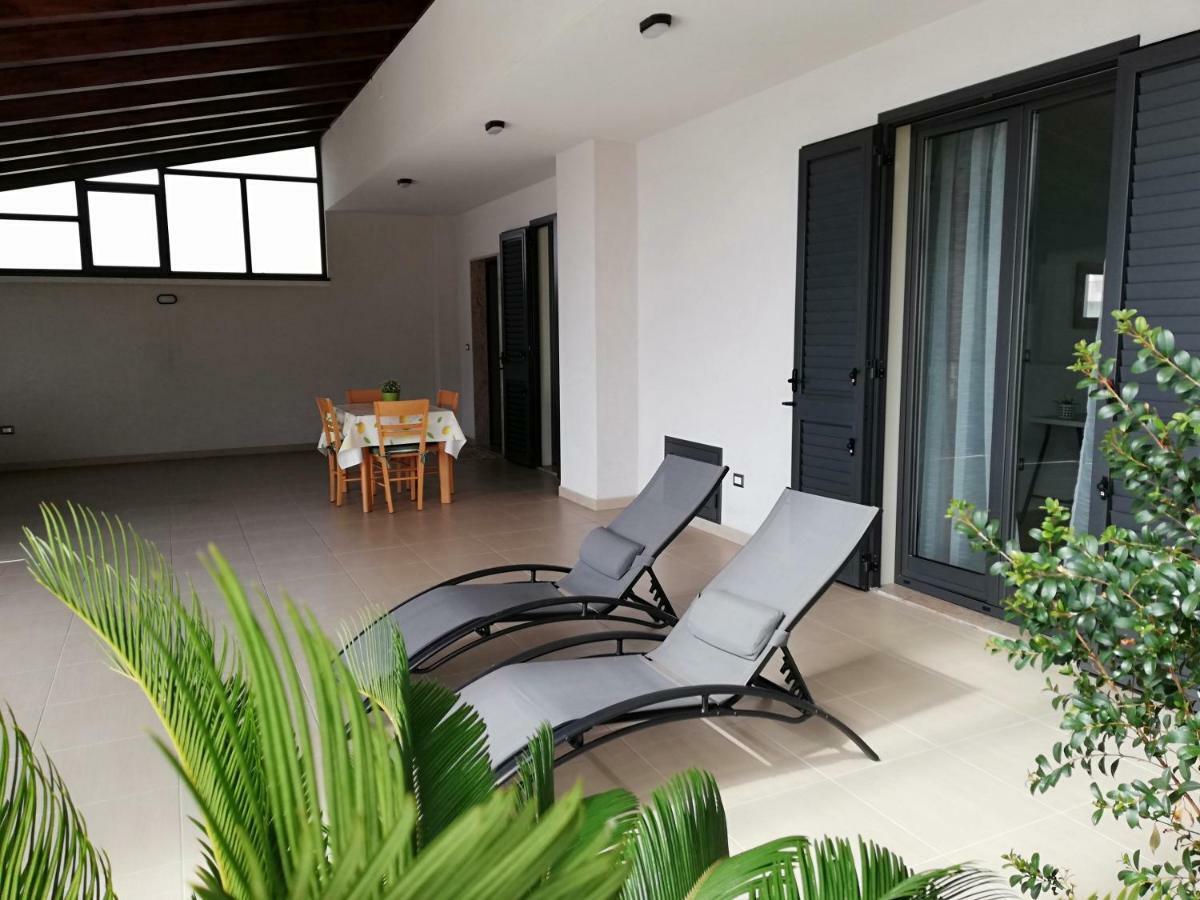 Appartamento Gambero Beach 圣泰雷萨迪里瓦 外观 照片